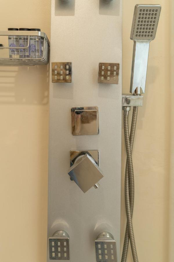 Dema Luxury Suites - Perikleous E8 Athena Bagian luar foto